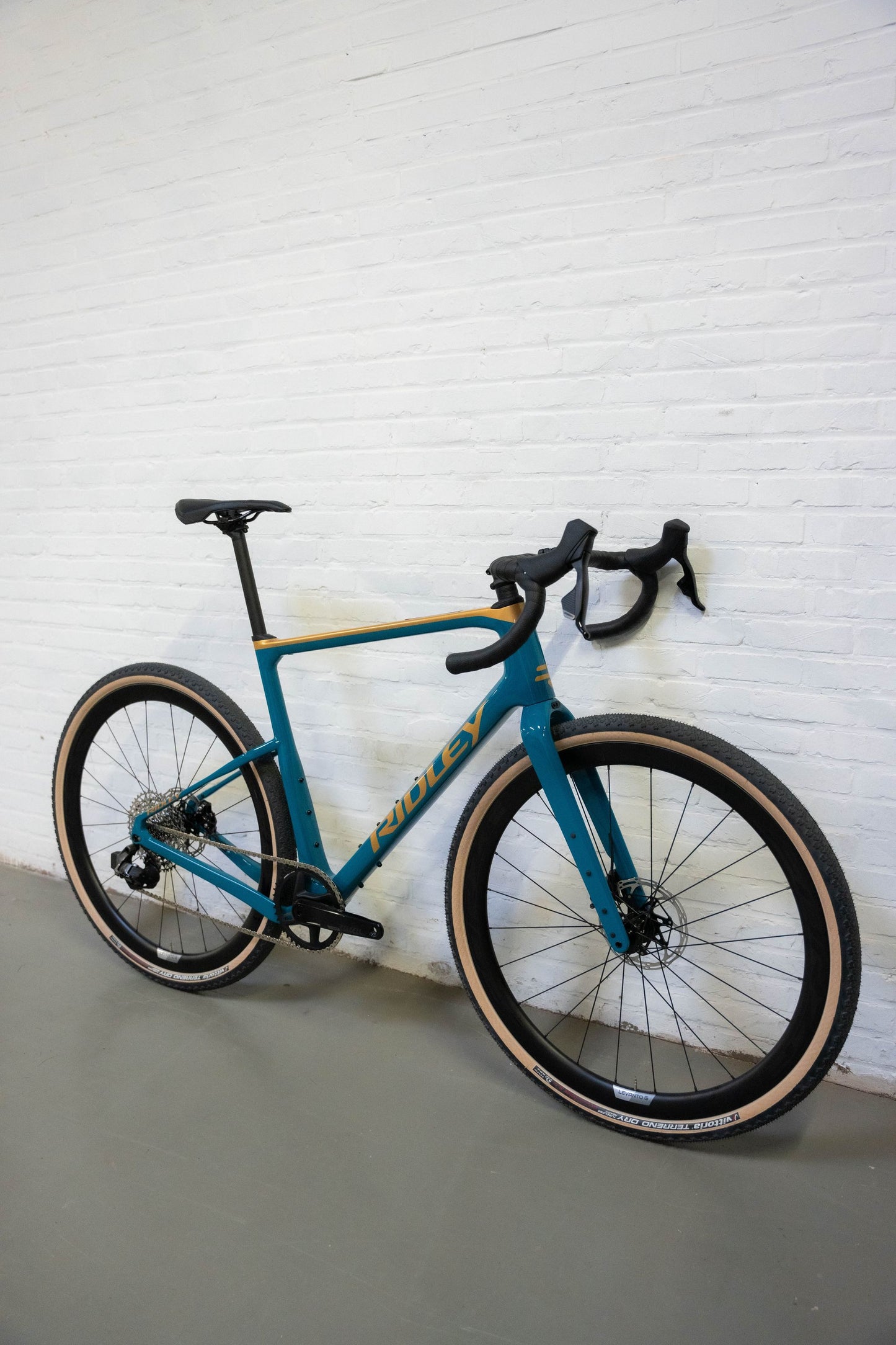 Ridley Kanzo Adventure Gravel Bike | Honey Gold Metallic / green | SRAM Apex XPLR AXS 1x12sp